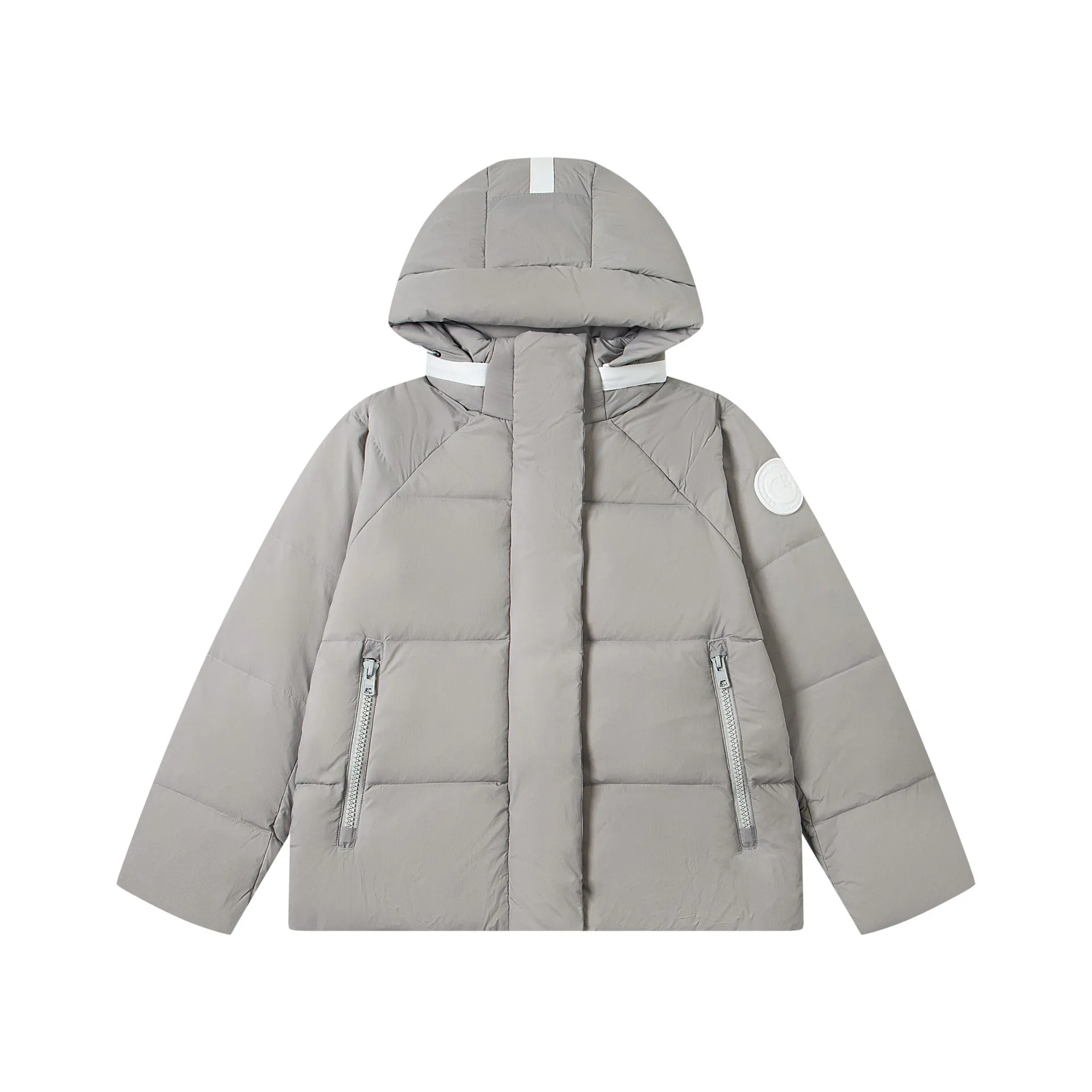 P770 model number: G124 Canada Goose PASTELS series new Parker couple's hooded down jacket 1️⃣The fabric is made of soft EnduraLuxe fabric, which enhances the durability of easy-to-wear parts, is lightweight and durable; the inner liner is made of anti-velvet gallbladder, which is comfortable and soft without velvet. It has a detachable hood, can be adjusted in two directions, and is also filled with down, which brings greater softness and wrapping around the head and neck, and is full of warmth. This parka features white trim on the back and sides, and the hardware locks are all original and custom-made to match the muted fabric color. Goose label: The official website’s new series of silicone material labels, non-embroidery labels. 2️⃣It is very youthful and energetic, and can be easily worn by both men and women. It is very in line with the fashion aesthetic concepts of today's young people! 3️⃣ A full set of customized accessories, complete with three standards, same style for men and women, a must-have for couples! Color: black, white, pink, stone gray, water-soluble blue Size: XS, S, M, L